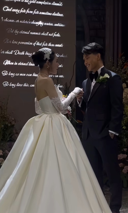 Trần Bích Hạnh công khai con riêng tại đám cưới, Văn Thanh tuyên bố: “Ba sẽ luôn ở bên bảo vệ và yêu thương hai mẹ con”