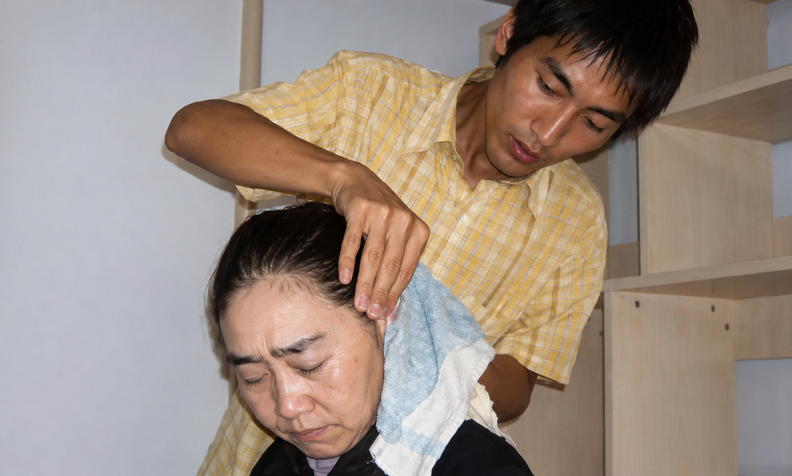 Từ nhỏ, Lưu Tú Tường đã phải làm những công việc mà nhiều người trưởng thành còn thấy vất vả