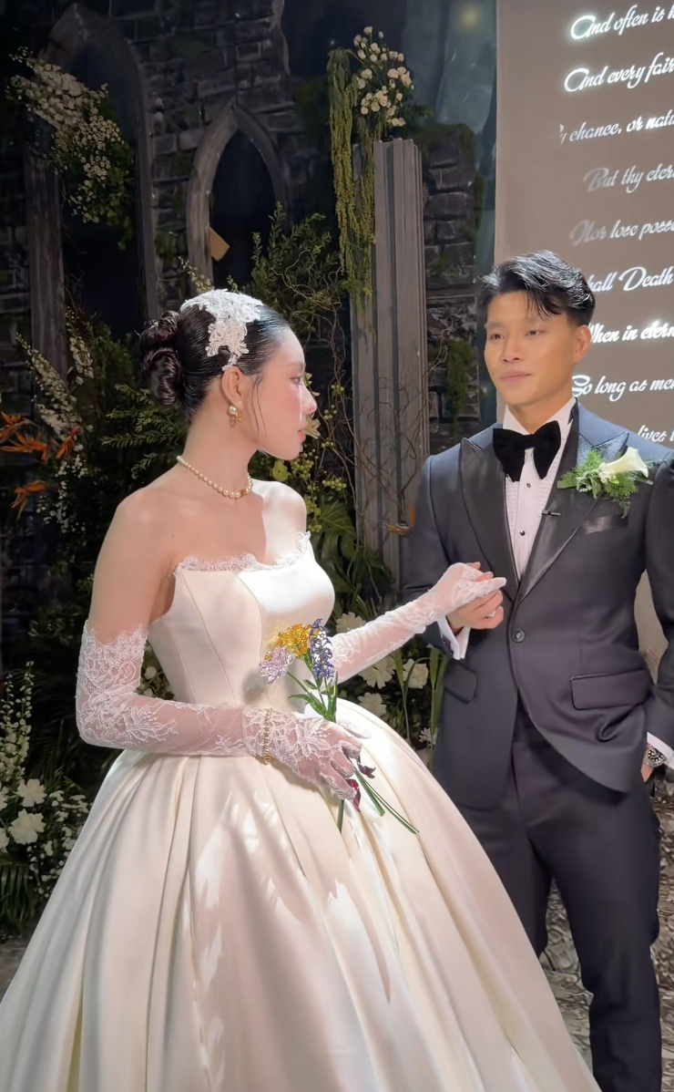 Nỗi sợ của vợ Văn Thanh sau khi công khai con riêng tại đám cưới