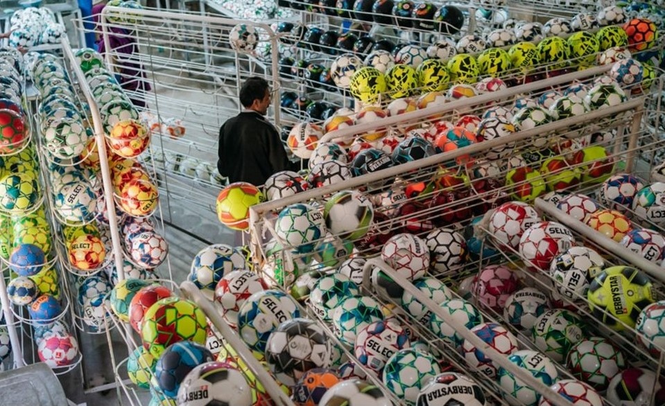 44 năm World Cup thay đổi đủ thứ, chỉ có quả bóng vẫn đến từ 1 nơi duy nhất