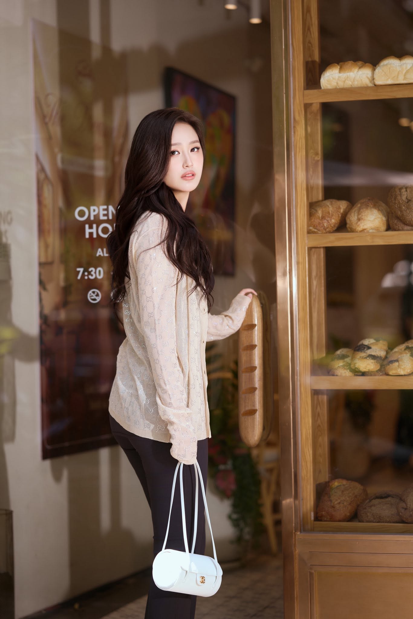 Gần đây, cô không tham gia hoạt động showbiz, thường xuyên sang Mỹ sinh sống dài ngày