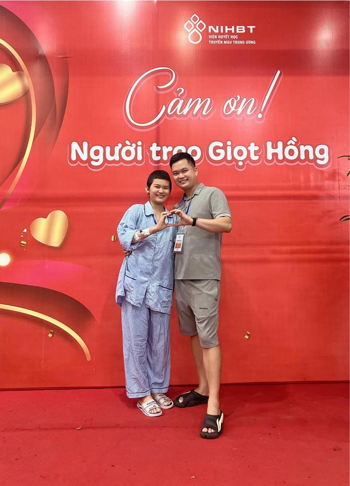 Hai vợ chồng ở thời điểm Mai vẫn còn đi lại được bình thường