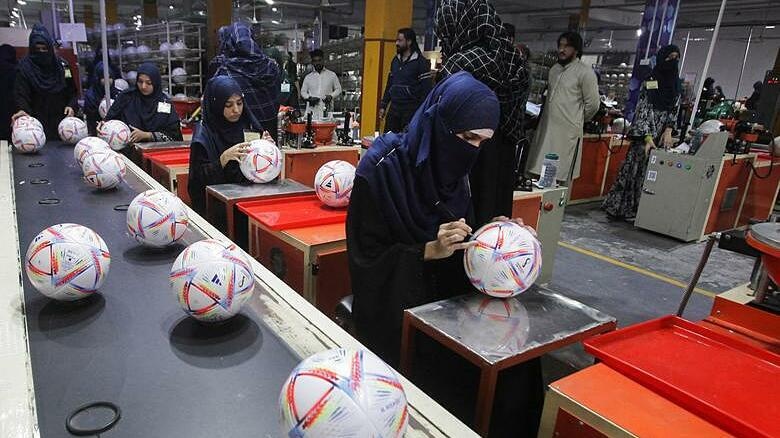 44 năm World Cup thay đổi đủ thứ, chỉ có quả bóng vẫn đến từ 1 nơi duy nhất