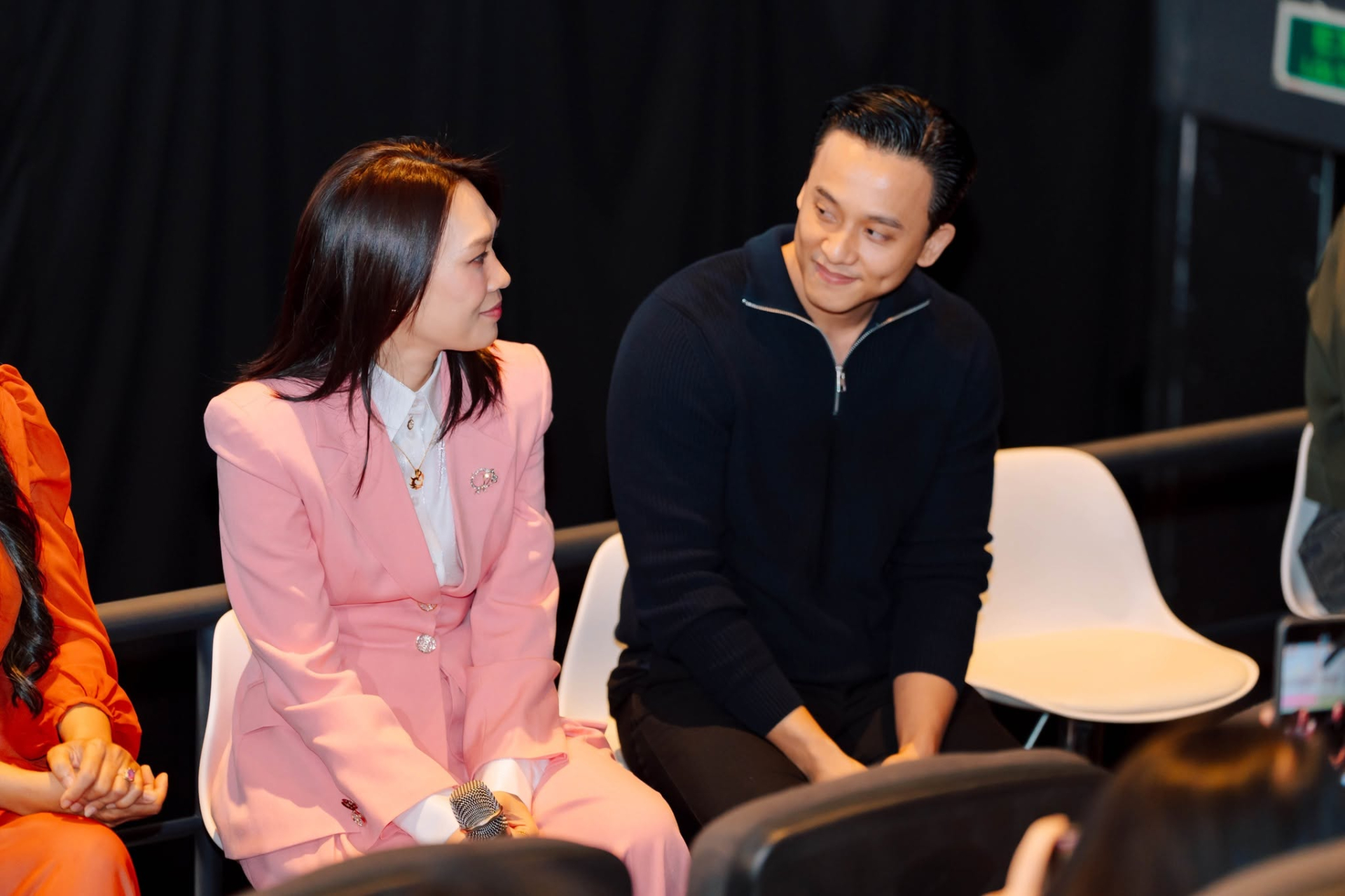 Fan của Messi và fan của Ronaldo chung một khung hình