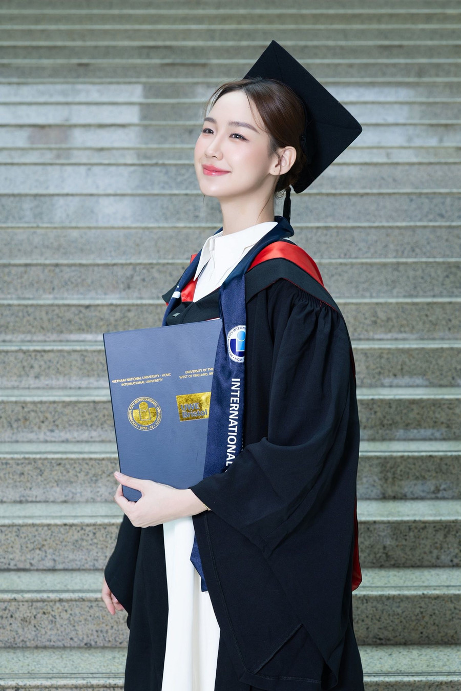 Bảo Ngọc đã tốt nghiệp đại học loại giỏi