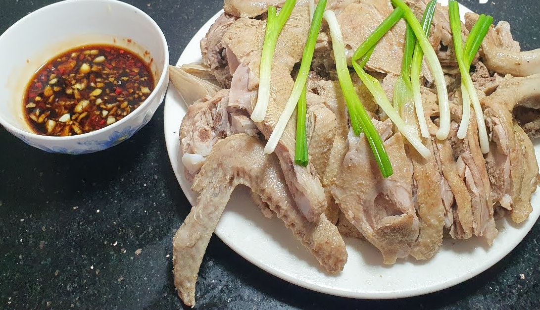 Dù là thịt gia cầm hay thịt gì, chế biếm thanh đạm vẫn tốt hơn cho sức khỏe (Ảnh minh họa)