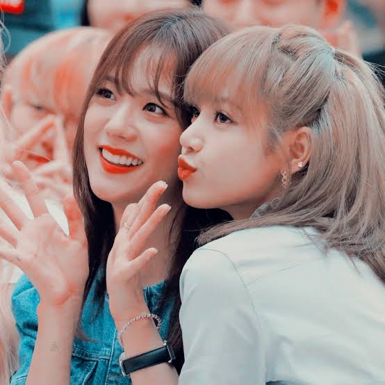 Lisa từ trước đến nay vẫn luôn dành những lời tốt đẹp để nói về người chị cả trong nhóm - Jisoo. Ảnh: X