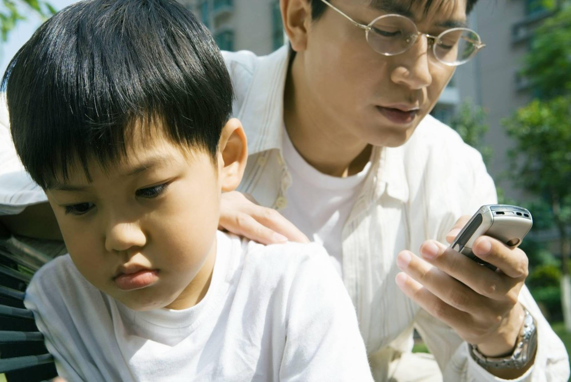 Điểm số rất quan trọng, nhưng khả năng quản lý cảm xúc, xây dựng các mối quan hệ và hình thành giá trị sống mới là nền tảng giúp trẻ phát triển bền vững trong tương lai (Ảnh minh họa)