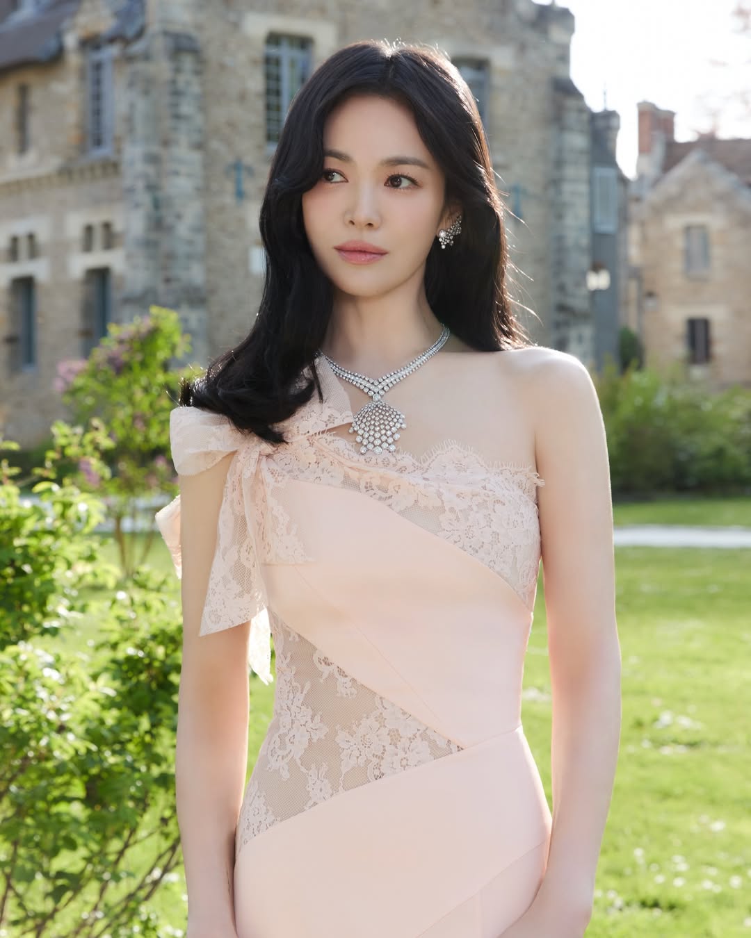 Song Hye Kyo tiến thêm bước nữa, thông báo tin vui
