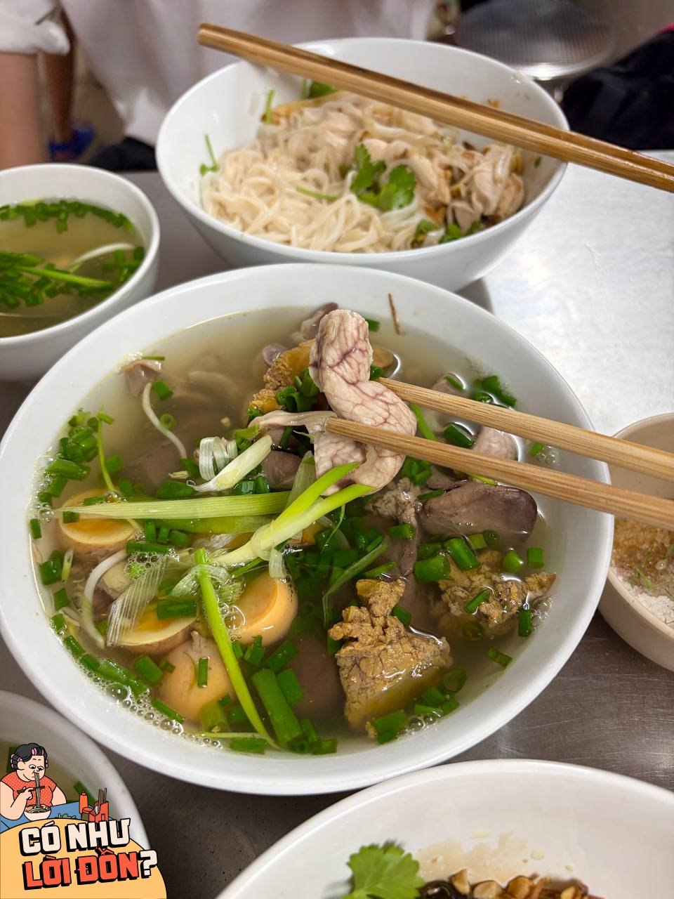 Tưởng thư Michelin là lừa đảo, chủ quán phở gà Hàng Hòm không cần nhận cúp vinh danh vẫn đông kín bàn mỗi ngày