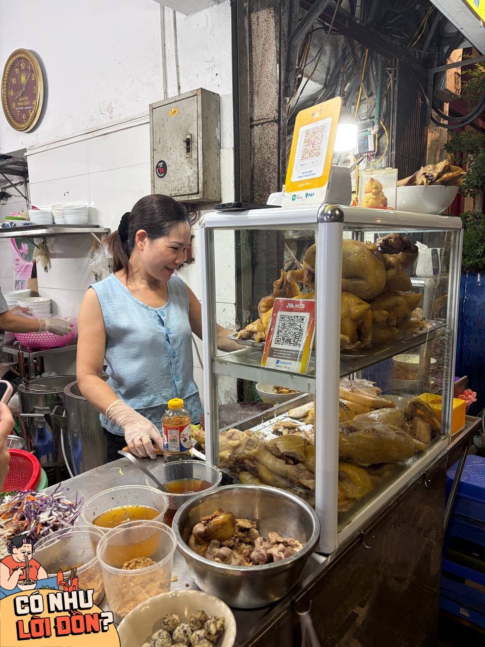 Bà Bùi Thu Hà, chủ quán phở 