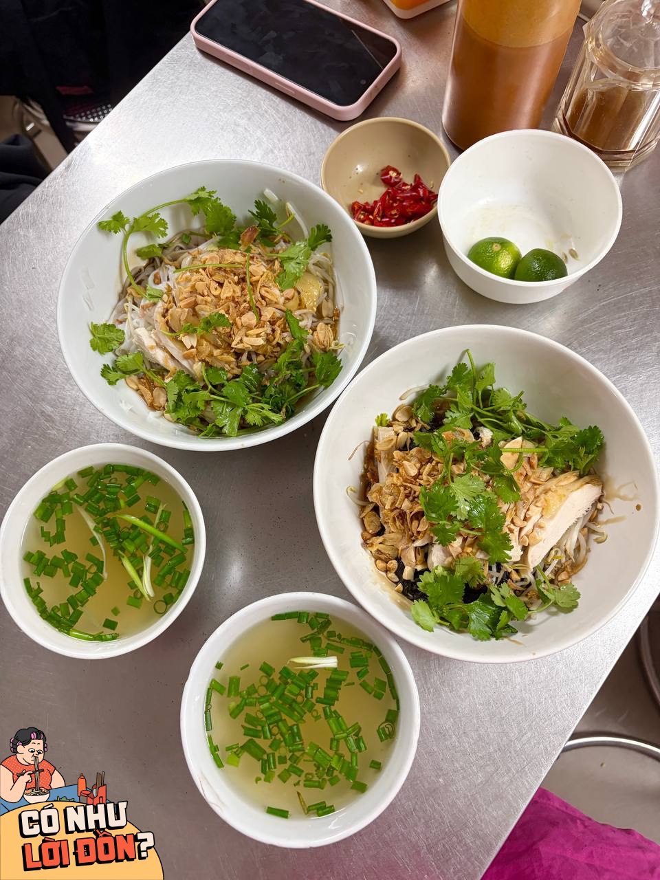 Tưởng thư Michelin là lừa đảo, chủ quán phở gà Hàng Hòm không cần nhận cúp vinh danh vẫn đông kín bàn mỗi ngày