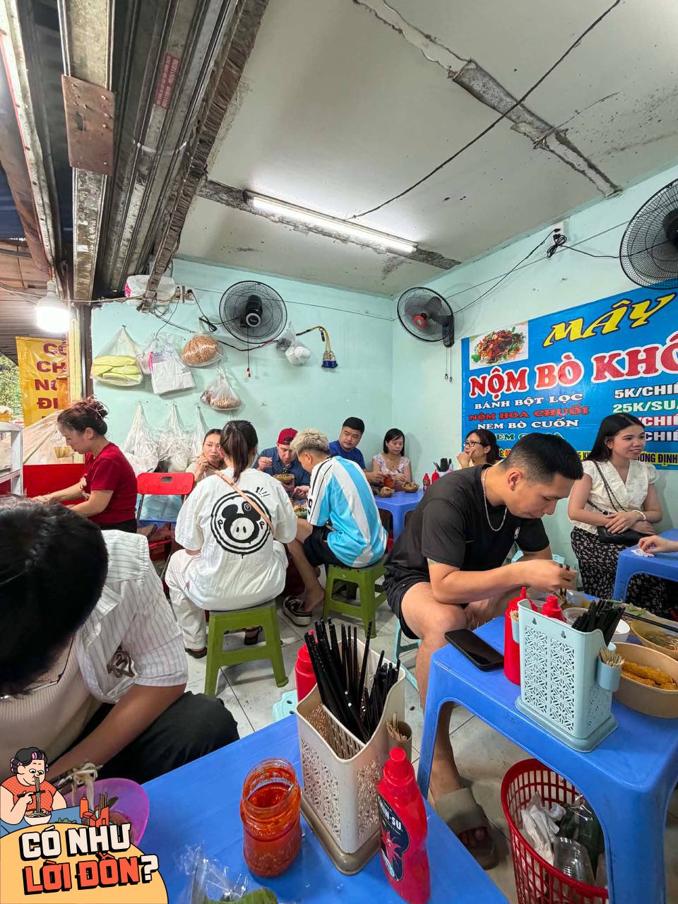 Nộm Mây đông nghịt khách mỗi buổi chiều