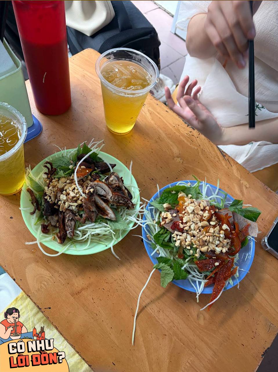Nhắc đến những quán nộm nổi tiếng nhất Hà Nội, nhiều người sẽ nghĩ ngay đến Nộm Long Vi Dung trên Hồ Hoàn Kiếm