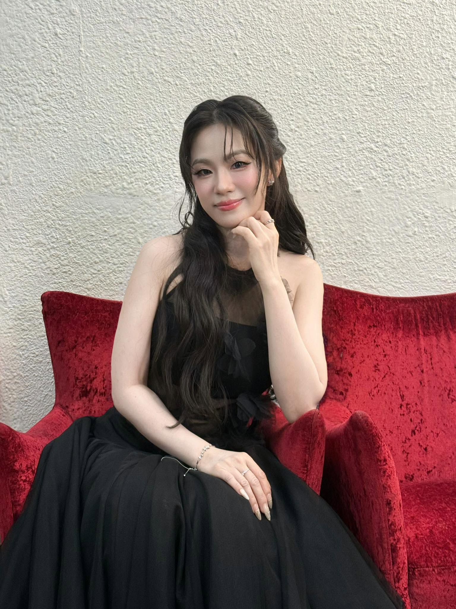 Ở tuổi ngoài 40, Lương Bích Hữu vẫn duy trì hoạt động nghệ thuật ổn định