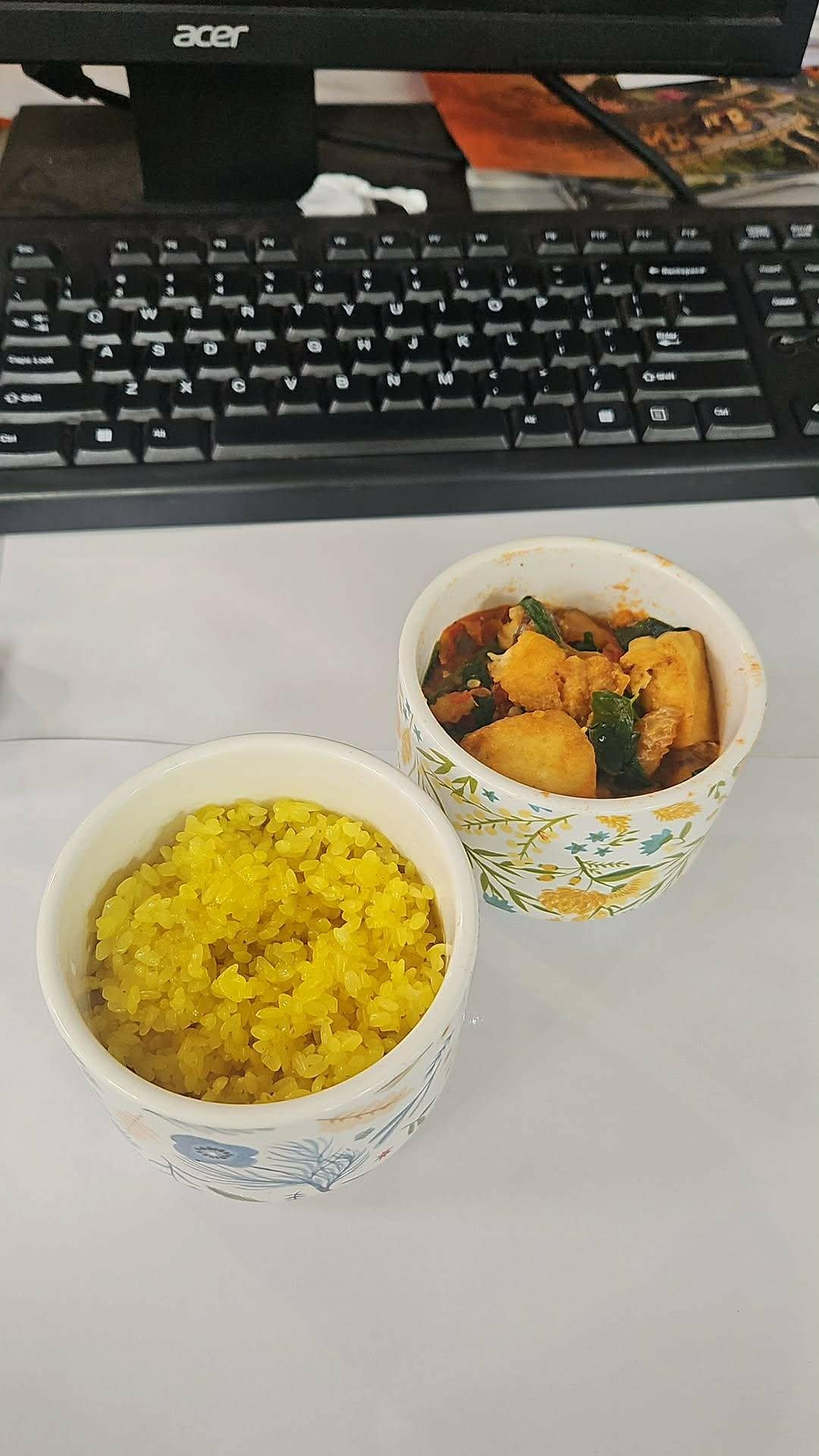 Lương bao nhiêu mới đủ sống khi đi làm tại khu trung tâm ở Hà Nội - TP.HCM? Chỉ bữa cơm trưa đã ngốn 80.000 đồng