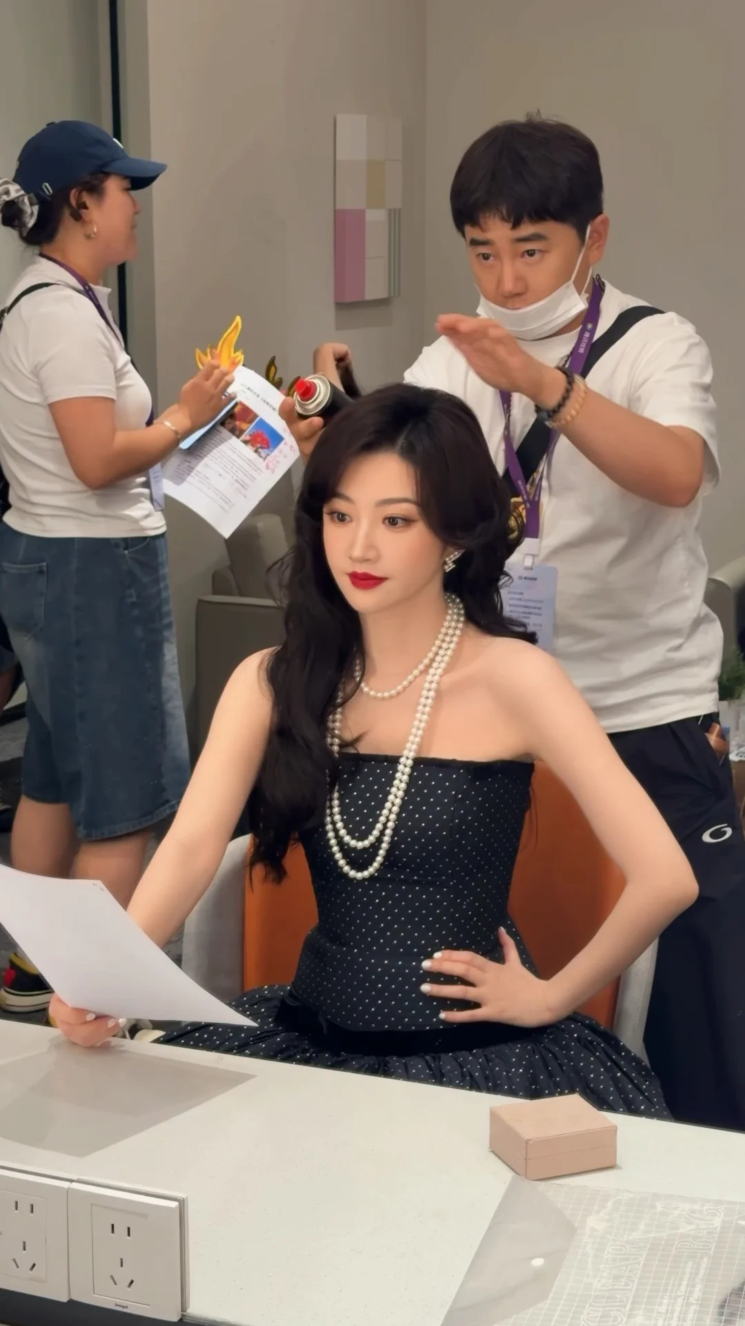 Diễn biến mới vụ ngọc nữ showbiz lộ hợp đồng mang thai hộ cho đại gia, phải bán nhà để bồi thường hàng trăm tỷ