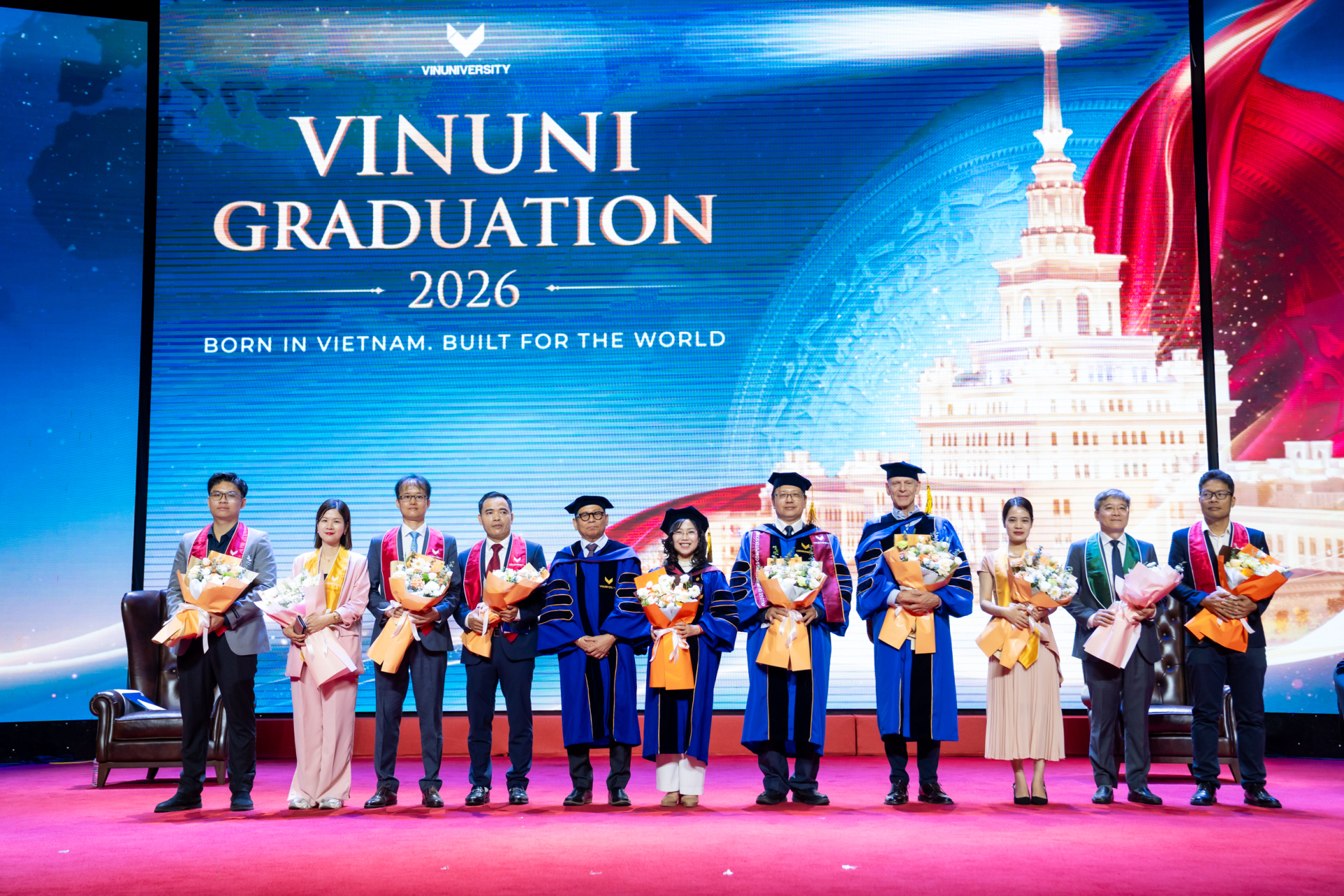 Lễ tốt nghiệp VinUni 2026: 47 bác sĩ khóa đầu tiên nhận bằng, hơn 55% sinh viên nhận thư mời làm việc trước khi ra trường