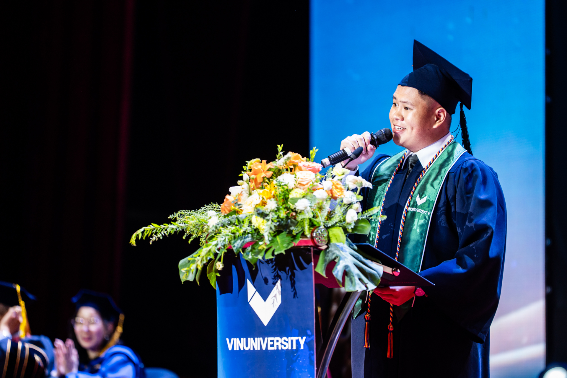 Hoàng Trần Tùng Nhân - tân khoa Viện Khoa học Sức khỏe đại diện sinh viên phát biểu tại lễ tốt nghiệp