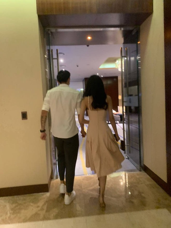 Thời điểm còn đang hẹn hò, Doãn Hải My cũng gây chú ý khi sánh vai cùng Đoàn Văn Hậu tại đám cưới Hà Đức Chinh 