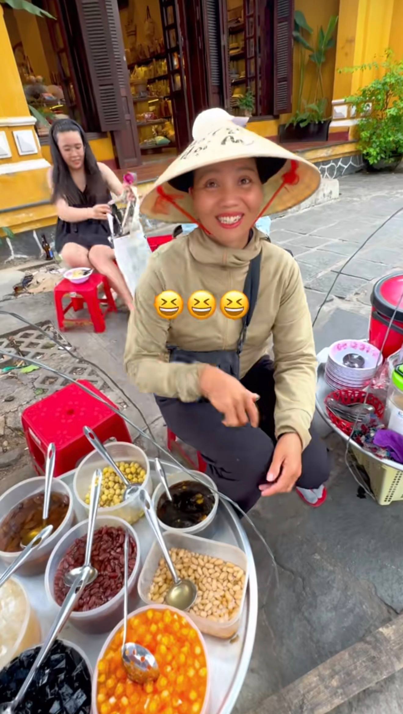 Chị gái bán tàu hũ ở Hội An bắn sương sương 5 thứ tiếng, hỏi sao thị trường lao động nay khắc nghiệt