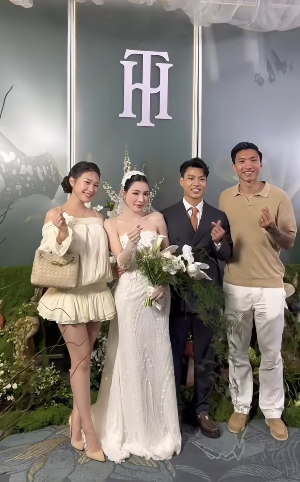 Doãn Hải My và Đoàn Văn Hậu ở đám cưới Văn Thanh - Bích Hạnh