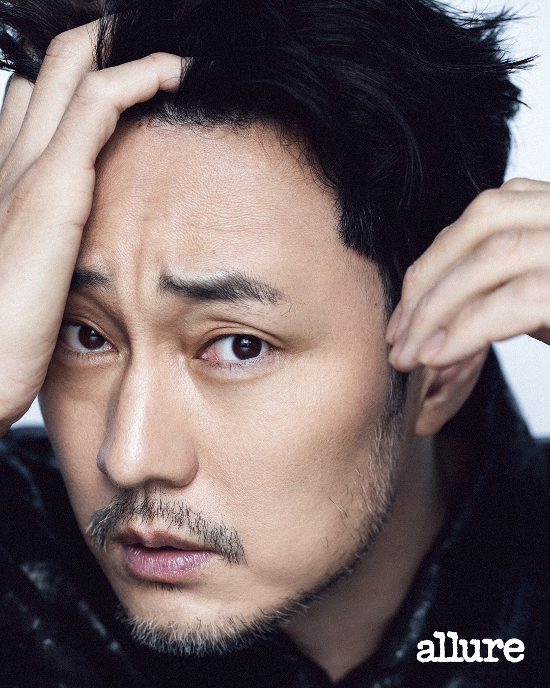 Diện mạo gây sốc của So Ji Sub sau khi cưới vợ kém gần 20 tuổi