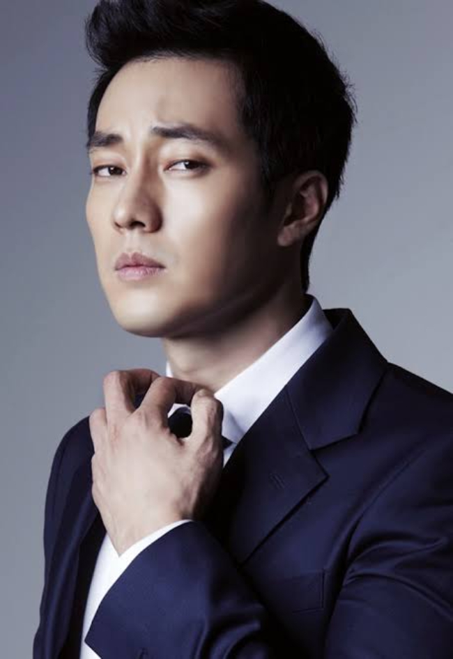 Diện mạo gây sốc của So Ji Sub sau khi cưới vợ kém gần 20 tuổi