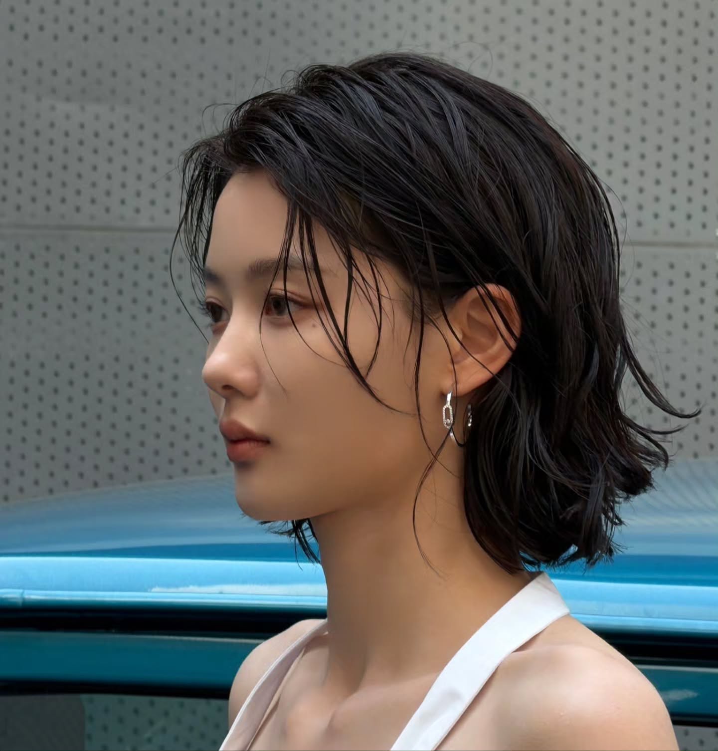 Kim Yoo Jung thử sức với mái tóc ngắn ướt át và ngay lập tức gây sốt với màn lột xác đầy sexy nhưng không kém phần sang chảnh. Ảnh: IGNV