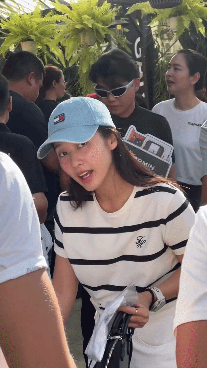 Khả Ngân rạng rỡ, nhận nhiều lời khen về visual và thái độ cực thân thiện
