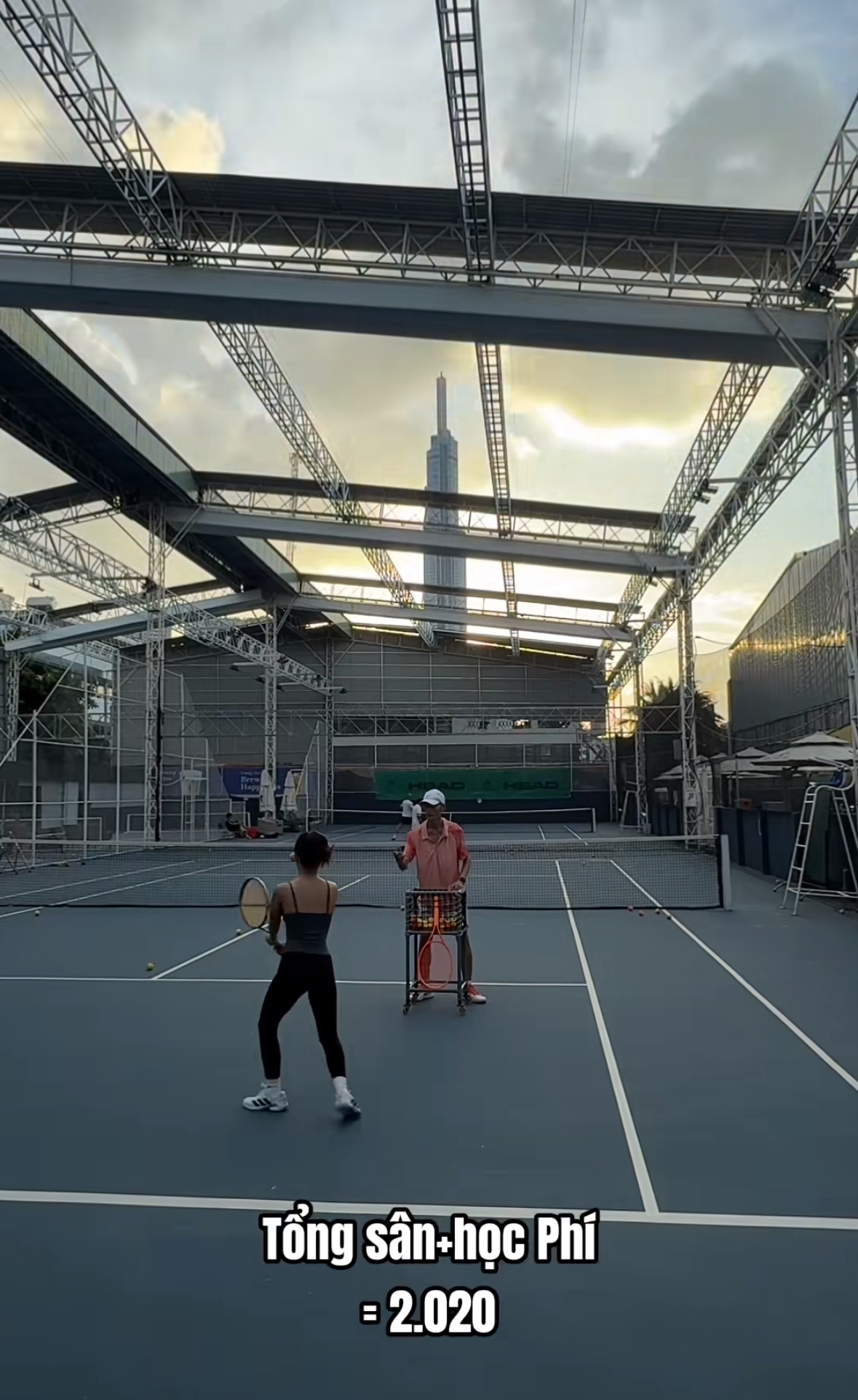 Sau đó liền chuyển qua học tennis.