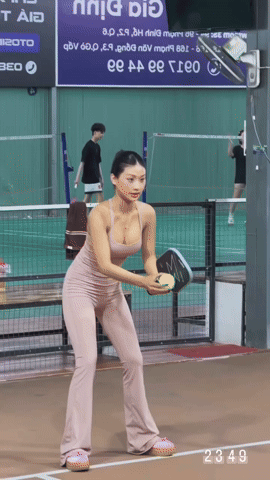 Louis Phạm tiêu 2,8 triệu đồng trong 3 tiếng chơi pickleball, tennis