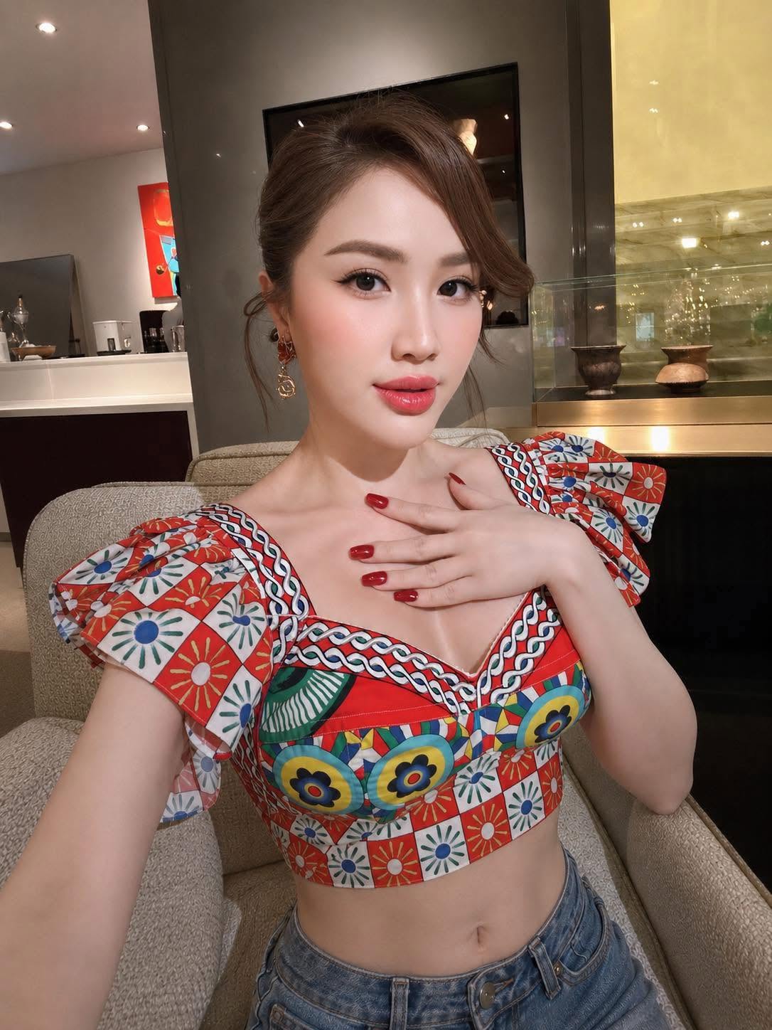 Sắc vóc gây sốc của công chúa Vbiz 37 tuổi