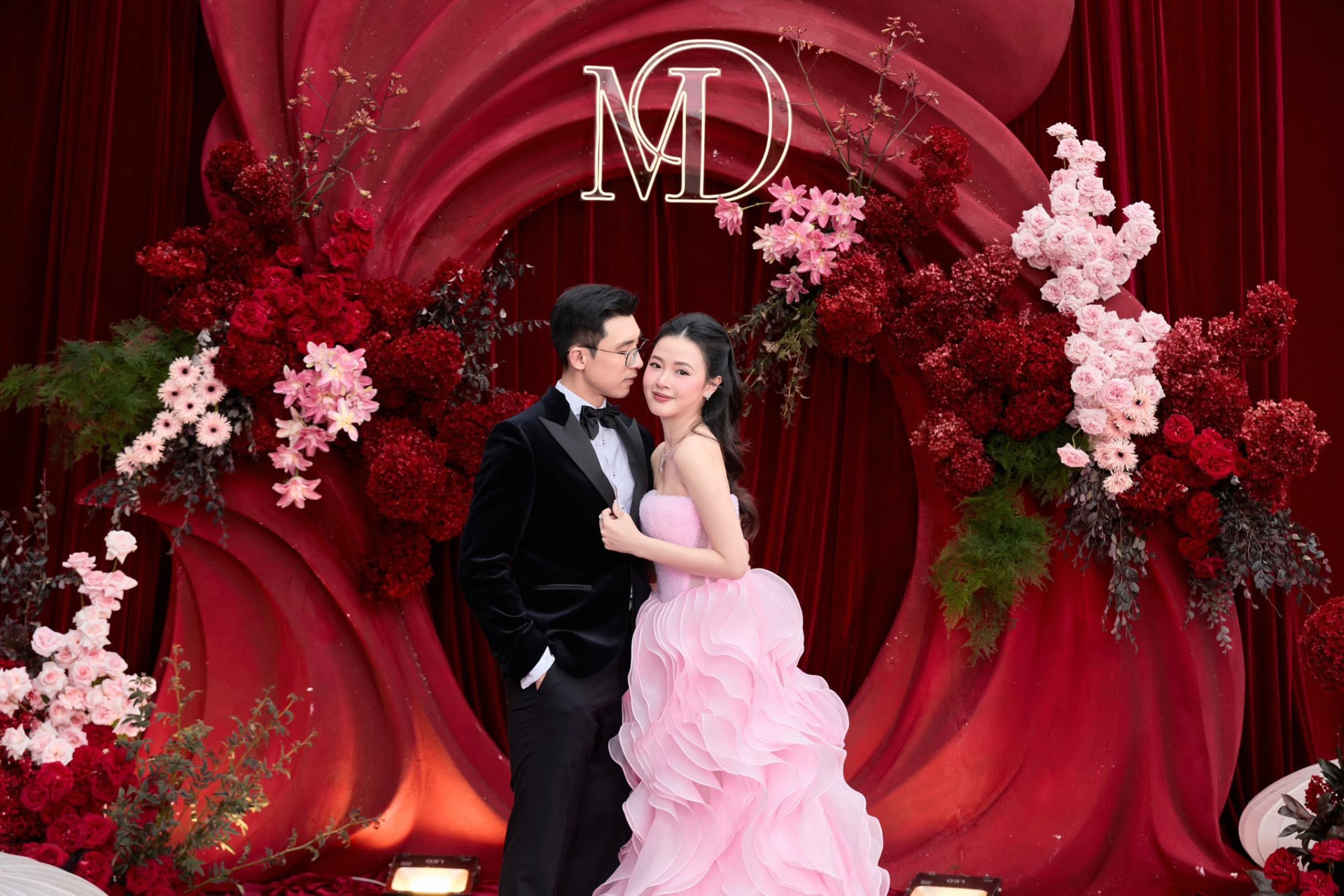 Song song đó, cũng có ý kiến bênh vực cho rằng Midu và chồng hoàn toàn có thể làm những gì họ thích 