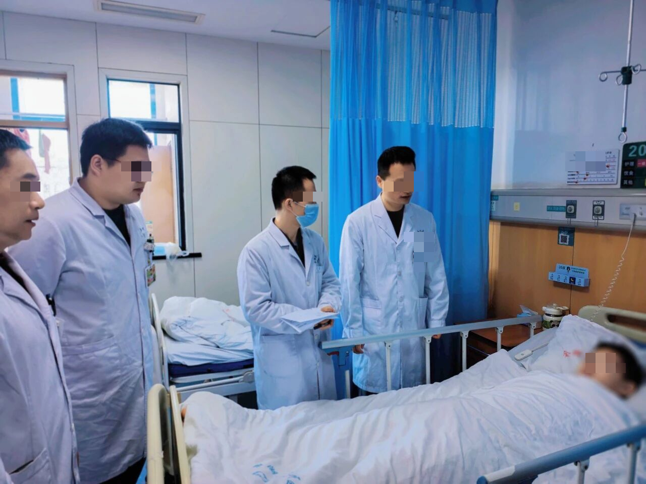 Cậu b&eacute; 13 tuổi nguy kịch v&igrave; ăn uống kh&ocirc;ng kiểm so&aacute;t: B&agrave;i học cho mẹ v&agrave; b&eacute; - Ảnh 2.