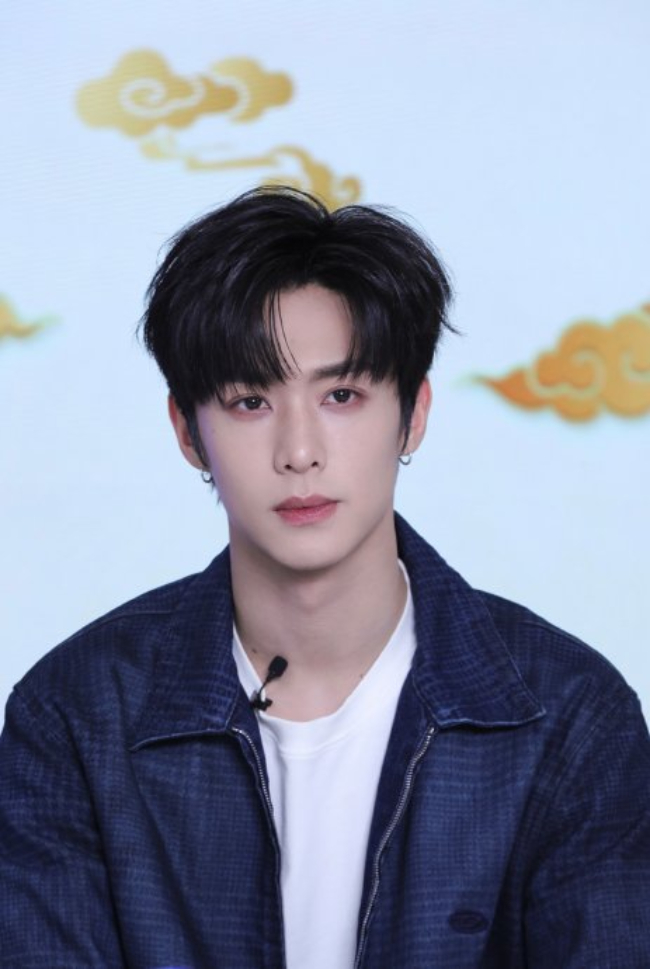 Trình Tương - Lý Giai Khiết là 2 gương mặt trẻ từng nhận được nhiều sự quan tâm từ khán giả. Tuy nhiên hiện tại, họ đang bị công chúng “ném đá” kịch liệt vì thái độ trêu ngươi dư luận, không dám thừa nhận chuyện hẹn hò. Ảnh: Sohu