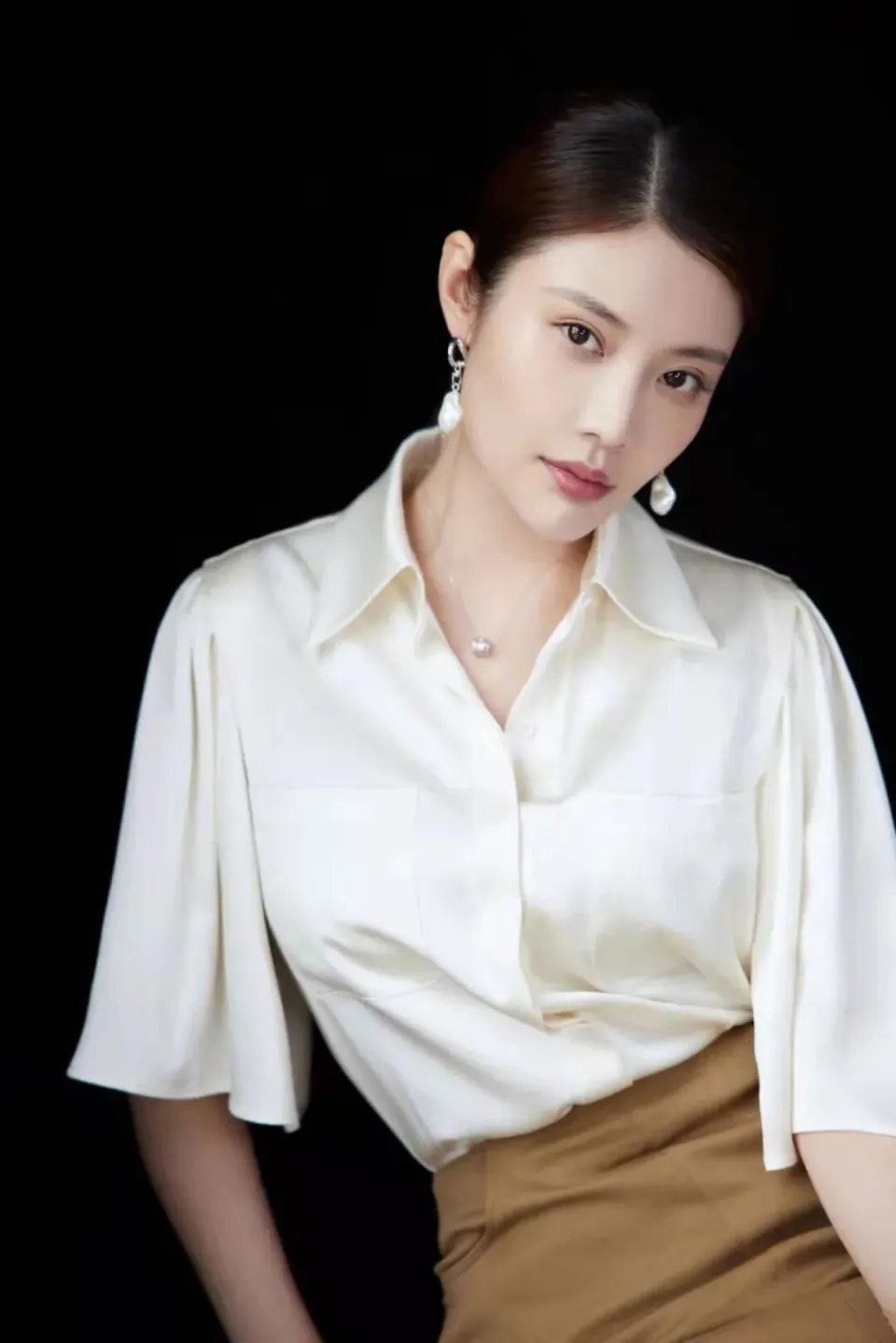 Từ Đông Đông được gọi là “Kim Kardashian Trung Quốc” hay “Siêu vòng 1 Trung Quốc”. Ảnh: Weibo