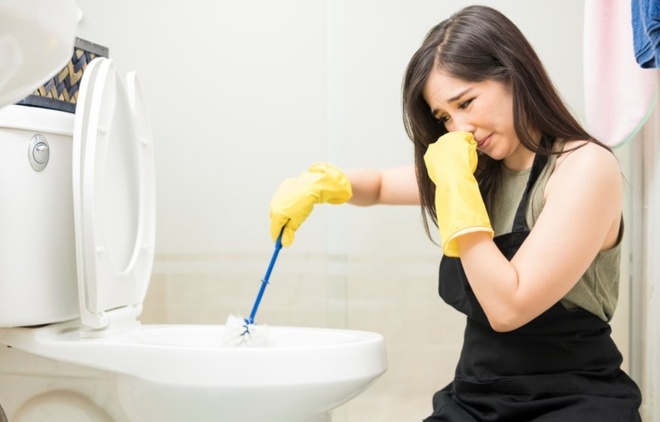 Mùi nước tiểu bất thường rất có thể là dấu hiệu của bệnh tiết niệu nghiêm trọng (Ảnh minh họa)
