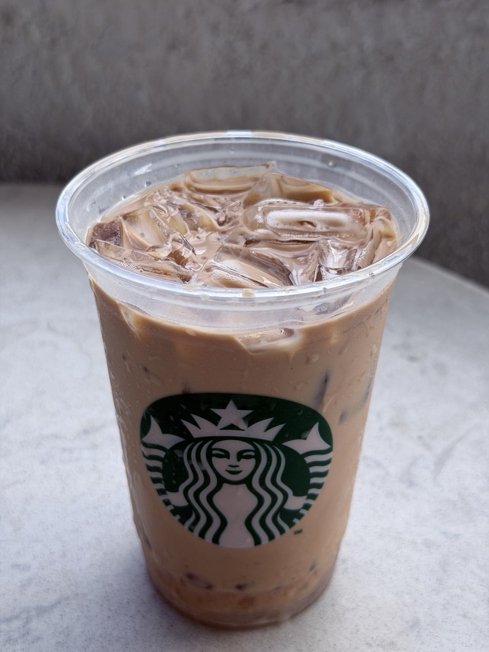 Thử trà sữa Starbucks đang gây sốt: Mức giá quá ổn nhưng hương vị lại bình thường hơn cả bình thường!