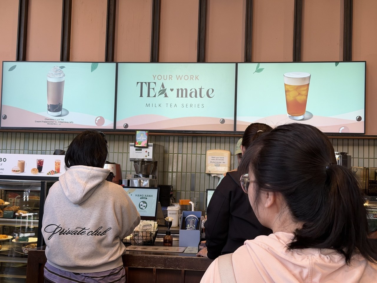 Thử trà sữa Starbucks đang gây sốt: Mức giá quá ổn nhưng hương vị lại bình thường hơn cả bình thường!