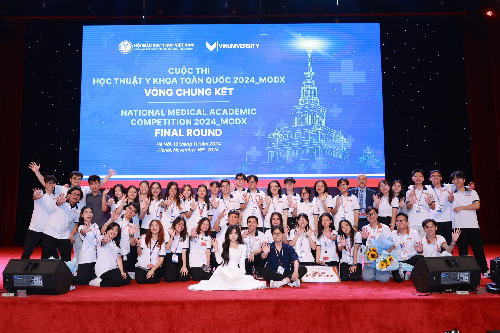 Chàng trai tốt nghiệp xuất sắc khoá Y khoa đầu tiên của VinUni: Chấp nhận làm