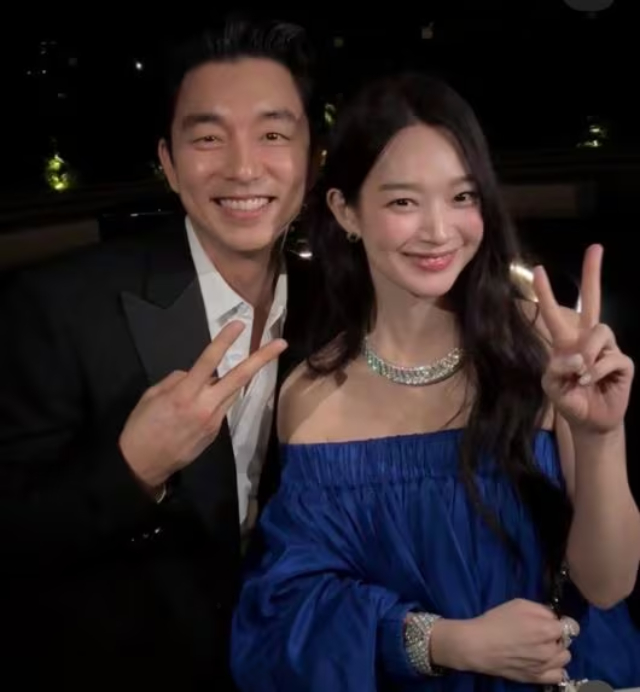Khoảnh khắc Shin Min Ah xuất hiện chung khung hình với Gong Yoo đã gây bàn tán trên diện rộng. Ảnh: Naver