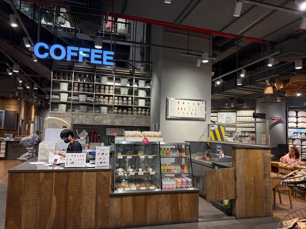 Cafe MUJI lặng lẽ tăng giá từ 29.000 lên 69.000 đồng, khách hàng tranh cãi vì không có thông báo