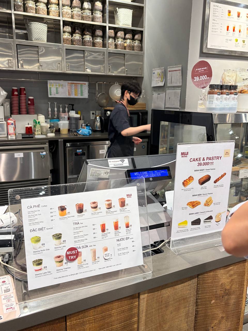 Hình ảnh menu của MUJI Coffee tại Vincom Metropolis. Ảnh: Bích Ngọc