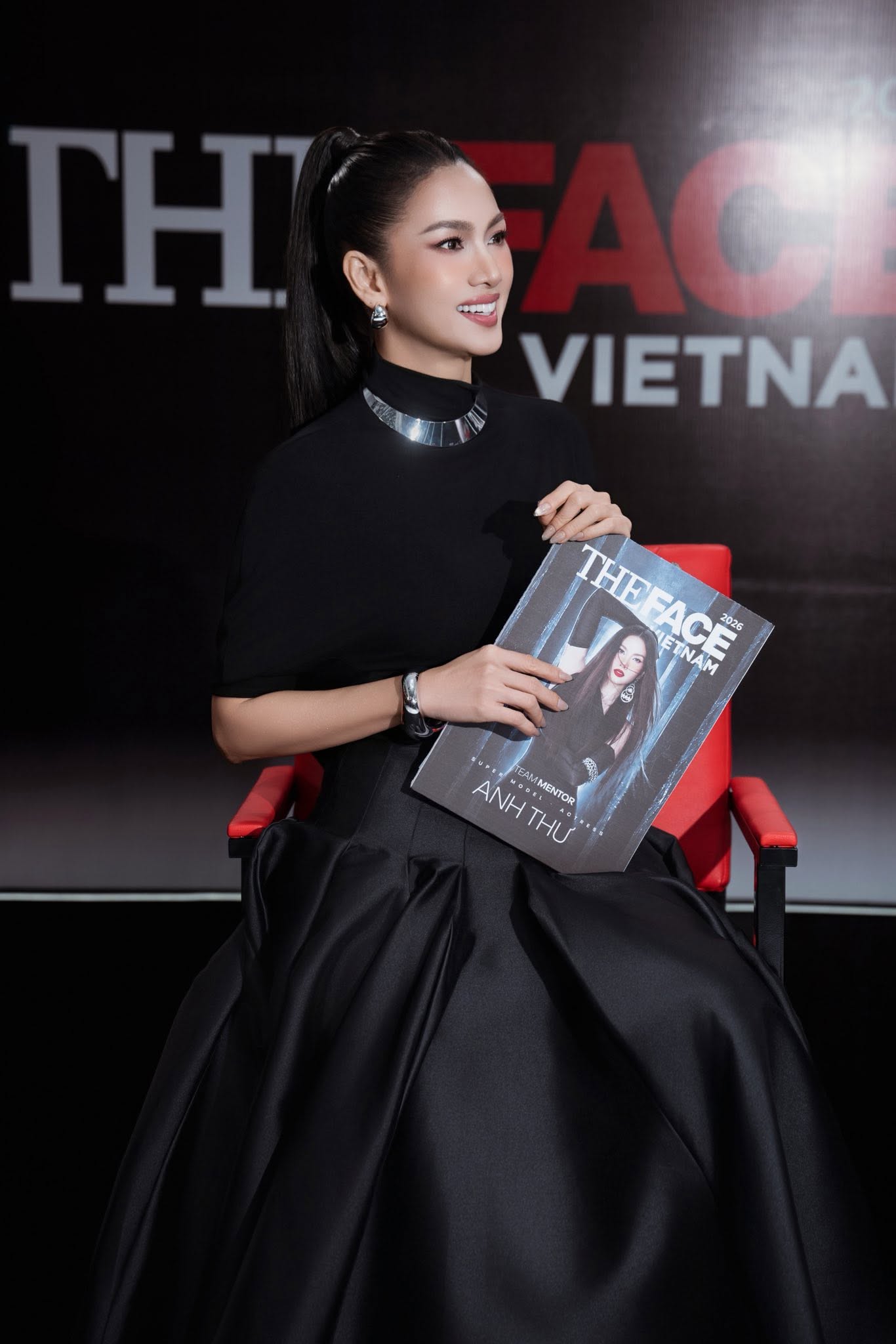 Là một trong những mentor The Face năm nay, Anh Thư bức xúc lên tiếng đáp trả