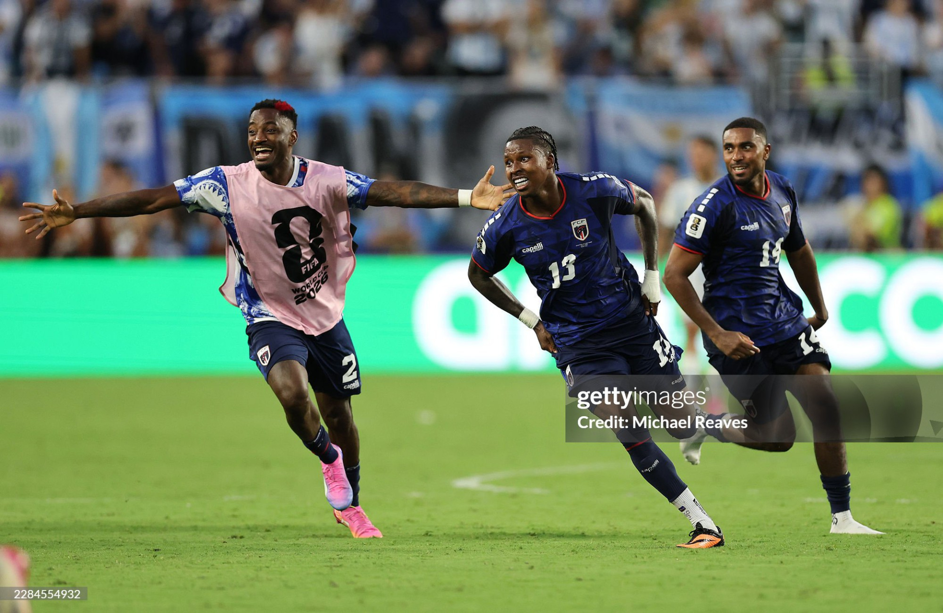 Thủ môn Vozinha khiến MXH vỡ òa: “Kỷ lục của Messi bị lu mờ bởi trận thua của Cape Verde”