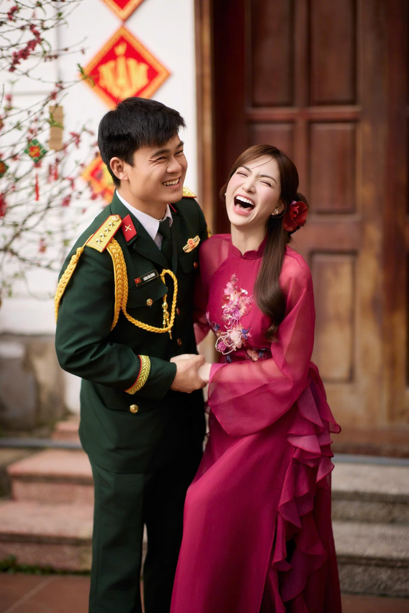 Chuyện tình của Hòa Minzy được nhiều người ngưỡng mộ