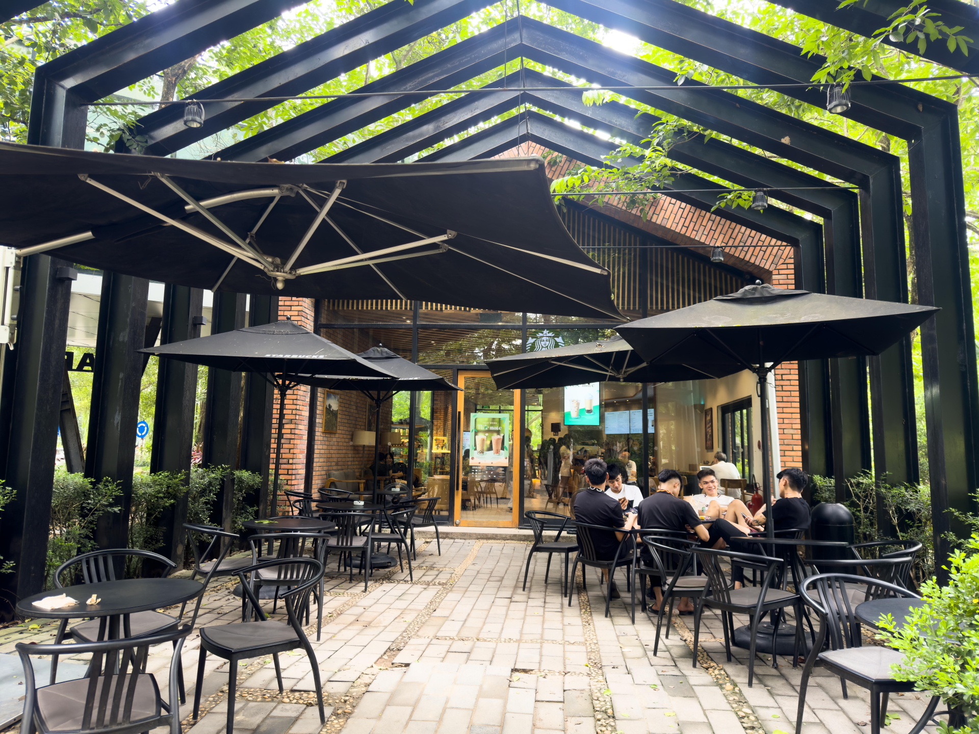 Ghi nhận tại quán cà phê ở Ecopark sau vụ khách phản ánh phát hiện thiết bị nghi quay lén trong nhà vệ sinh