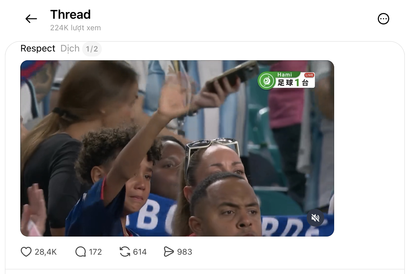 Danh tính của cậu bé Cape Verde rơi nước mắt khiến cõi mạng suýt mong Messi thua
