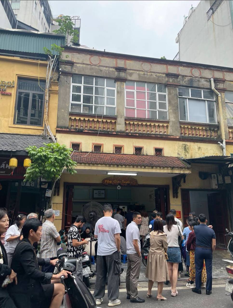 Phở Bát Đàn - một trong những thương hiệu phở lâu đời và nổi tiếng bậc nhất Thủ đô.